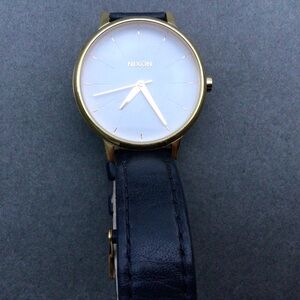 Nixon Movin’ Out The Kensington Gold Watch Case Black Leather Strap